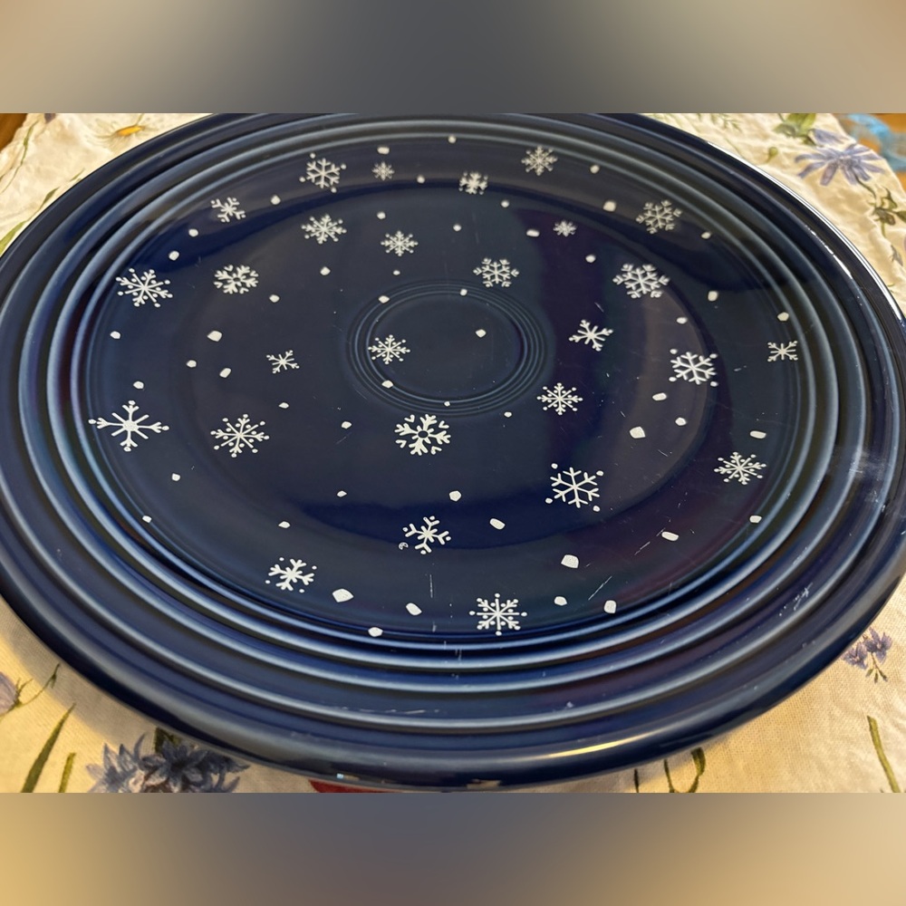 ❄️Fiesta Serving Platter 12" Dark Blue w/ White Snowflakes❄️ RETIRED ❄️ - Picture 4 of 10